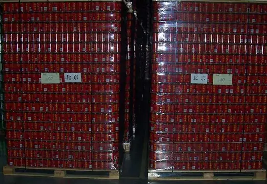 Paletizado y embalaje en la fabricación de latas de aluminio antes del envío
