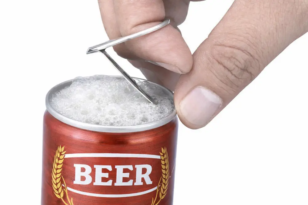 lata con tapa de apertura total utilizada para bebidas artesanales y consumo en exteriores